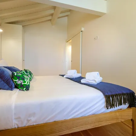 Spacious W. Beautiful & Sunny Private Terrace Порту