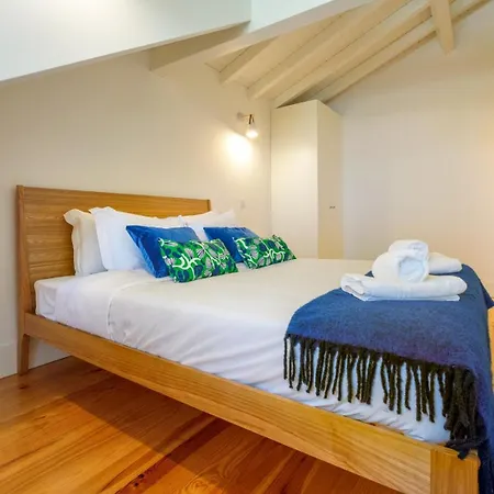 Spacious W. Beautiful & Sunny Private Terrace Порту