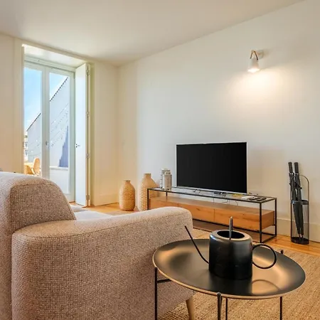 Spacious W. Beautiful & Sunny Private Terrace Апартаменты *