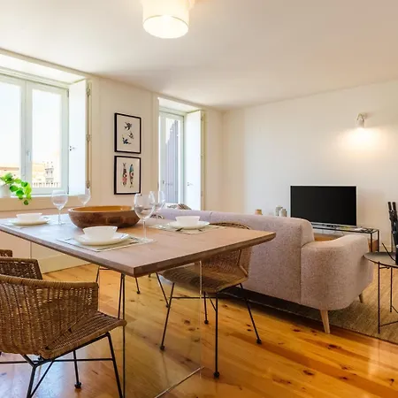 Spacious W. Beautiful & Sunny Private Terrace Апартаменты *